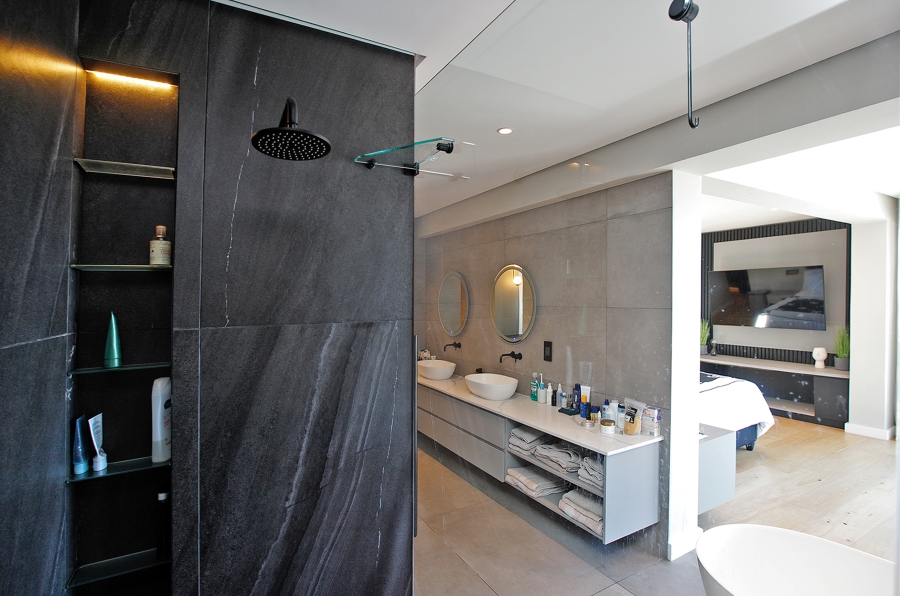 To Let 4 Bedroom Property for Rent in Fresnaye Western Cape